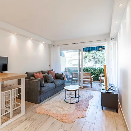 Renovated With Parking & Terrace - Palm *