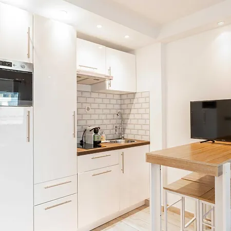 Renovated With Parking & Terrace - Palm Appartement